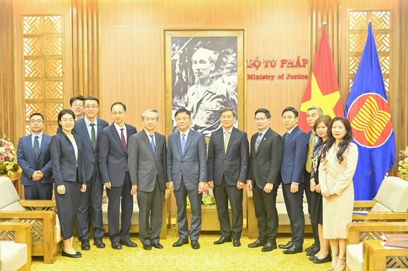 Bộ trưởng Lê Thành Long tiếp đồng chí Hùng Ba - Đại sứ nước CHND Trung Hoa tại Việt Nam