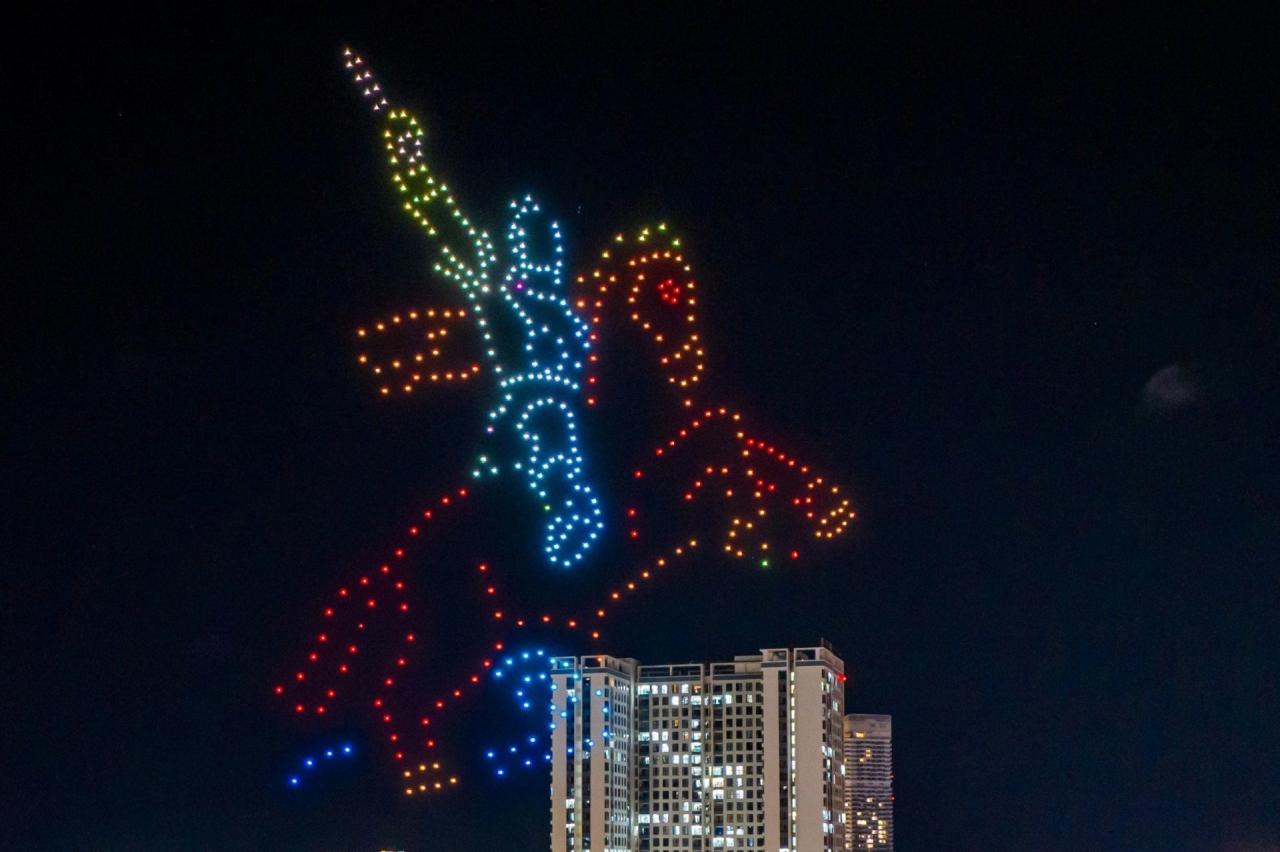 Mãn nhãn tiệc ánh sáng với 500 thiết bị bay trên bầu trời ở Bình Định