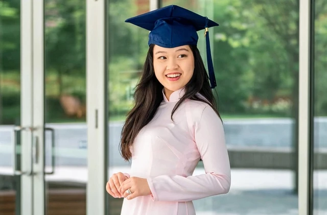 Vietnamese female student graduated from an American university with nearly perfect scores