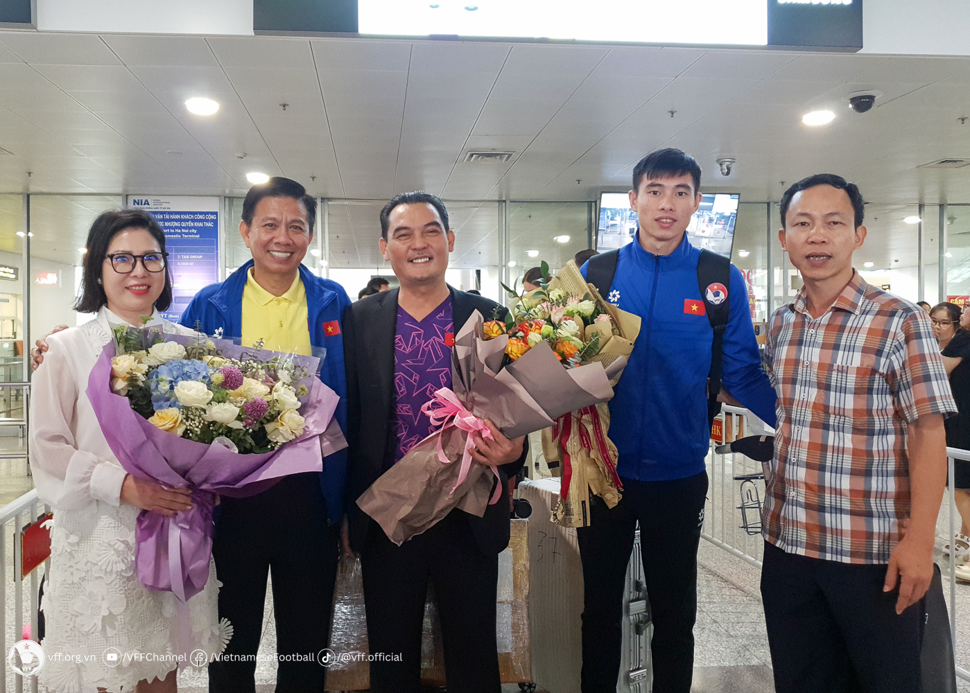 Về nước cùng U.23 Việt Nam, thủ môn Quan Văn Chuẩn: ‘Khó diễn tả cảm giác của tôi…’- Ảnh 1. Về nước cùng U.23 Việt Nam, thủ môn Quan Văn Chuẩn: ‘Khó diễn tả cảm giác của tôi…’- Ảnh 1.