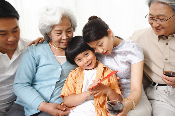 Về thăm quê, bố mẹ chồng đòi phụng dưỡng 3,5 triệu đồng/tháng, nghe xong tôi lập tức quay về thành phố: 10 năm sau, nhận được 1 mảnh giấy mà xấu hổ- Ảnh 2. Về thăm quê, bố mẹ chồng đòi phụng dưỡng 3,5 triệu đồng/tháng, nghe xong tôi lập tức quay về thành phố: 10 năm sau, nhận được 1 mảnh giấy mà xấu hổ- Ảnh 2.