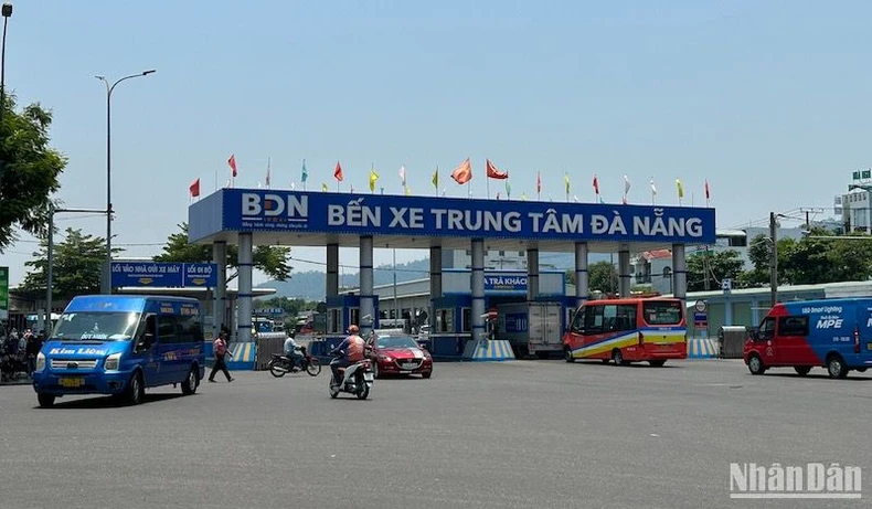 Bến xe, ga tàu chật kín hành khách rời Đà Nẵng ngày đầu nghỉ lễ ảnh 3