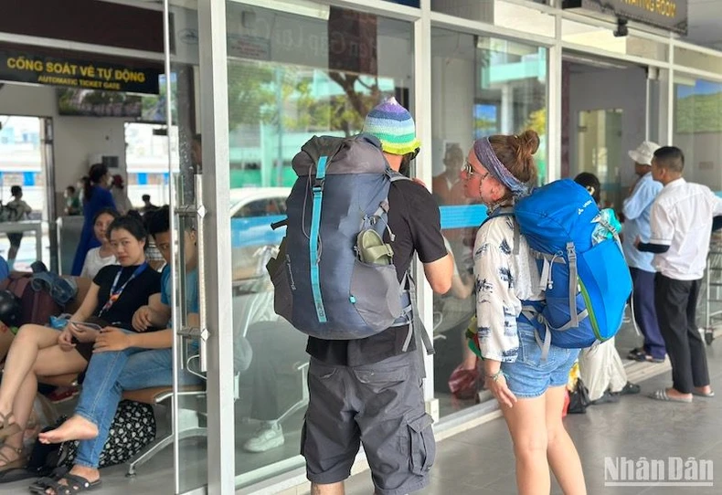 Bến xe, ga tàu chật kín hành khách rời Đà Nẵng ngày đầu nghỉ lễ ảnh 6