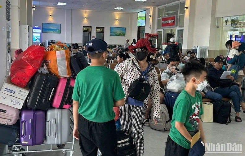 Bến xe, ga tàu chật kín hành khách rời Đà Nẵng ngày đầu nghỉ lễ ảnh 5