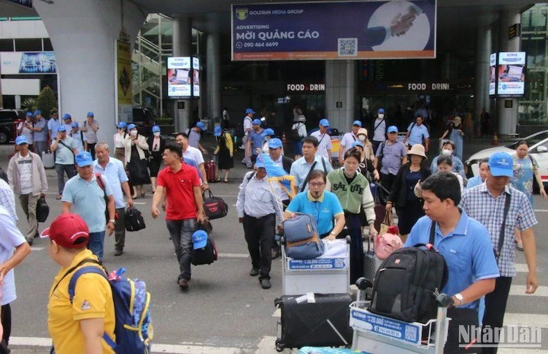 Bến xe, ga tàu chật kín hành khách rời Đà Nẵng ngày đầu nghỉ lễ ảnh 7