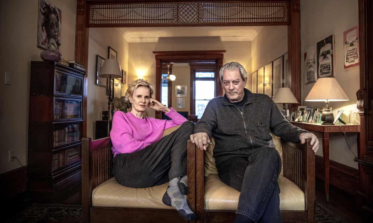 Paul Auster und seine Frau Siri Hustvedt zu Hause in Brooklyn im Jahr 2020 – Foto: The Guardian