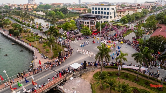 Hơn 300.000 khách du lịch đến với Quảng Bình dịp nghỉ lễ - Ảnh 2.