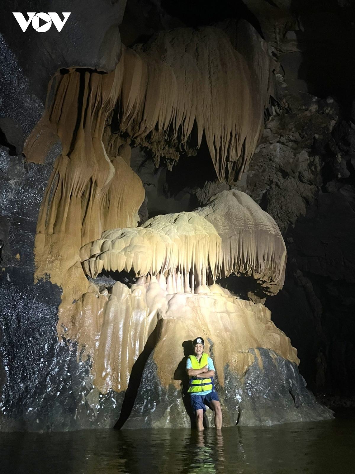 phát hiện hang động đẹp tại quảng bình có rèm thạch nhũ lớn hình ảnh 3 phat hien hang dong dep tai quang binh co rem thach nhu lon hinh anh 3
