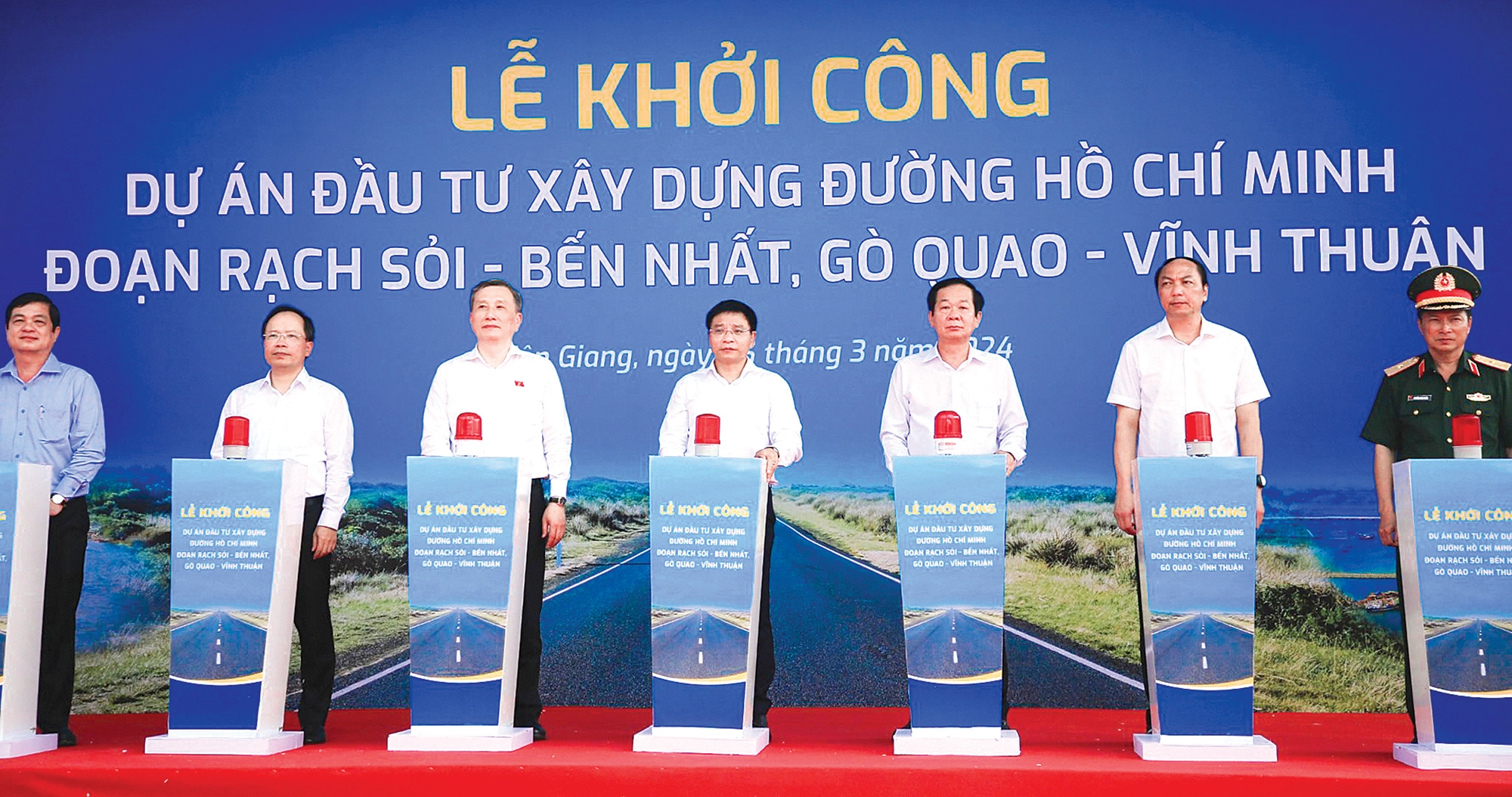 Nỗ lực nối thông đường Hồ Chí Minh- Ảnh 2. Nỗ lực nối thông đường Hồ Chí Minh- Ảnh 2.
