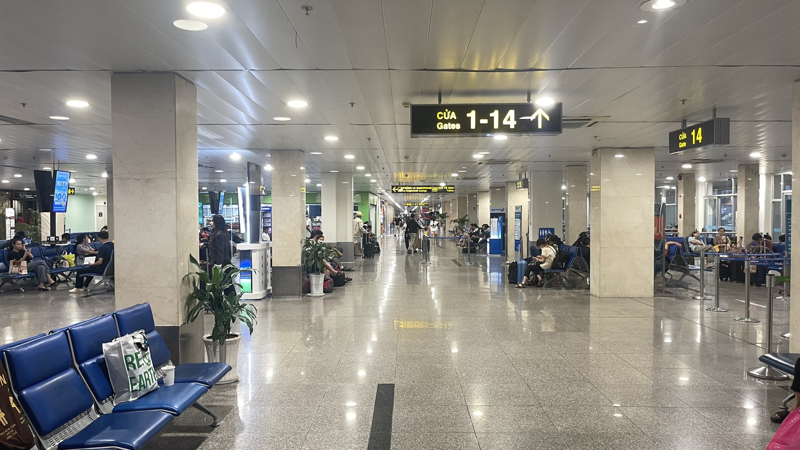 Hình ảnh khác lạ tại sân bay Tân Sơn Nhất trong ngày cuối kỳ nghỉ lễ- Ảnh 4.