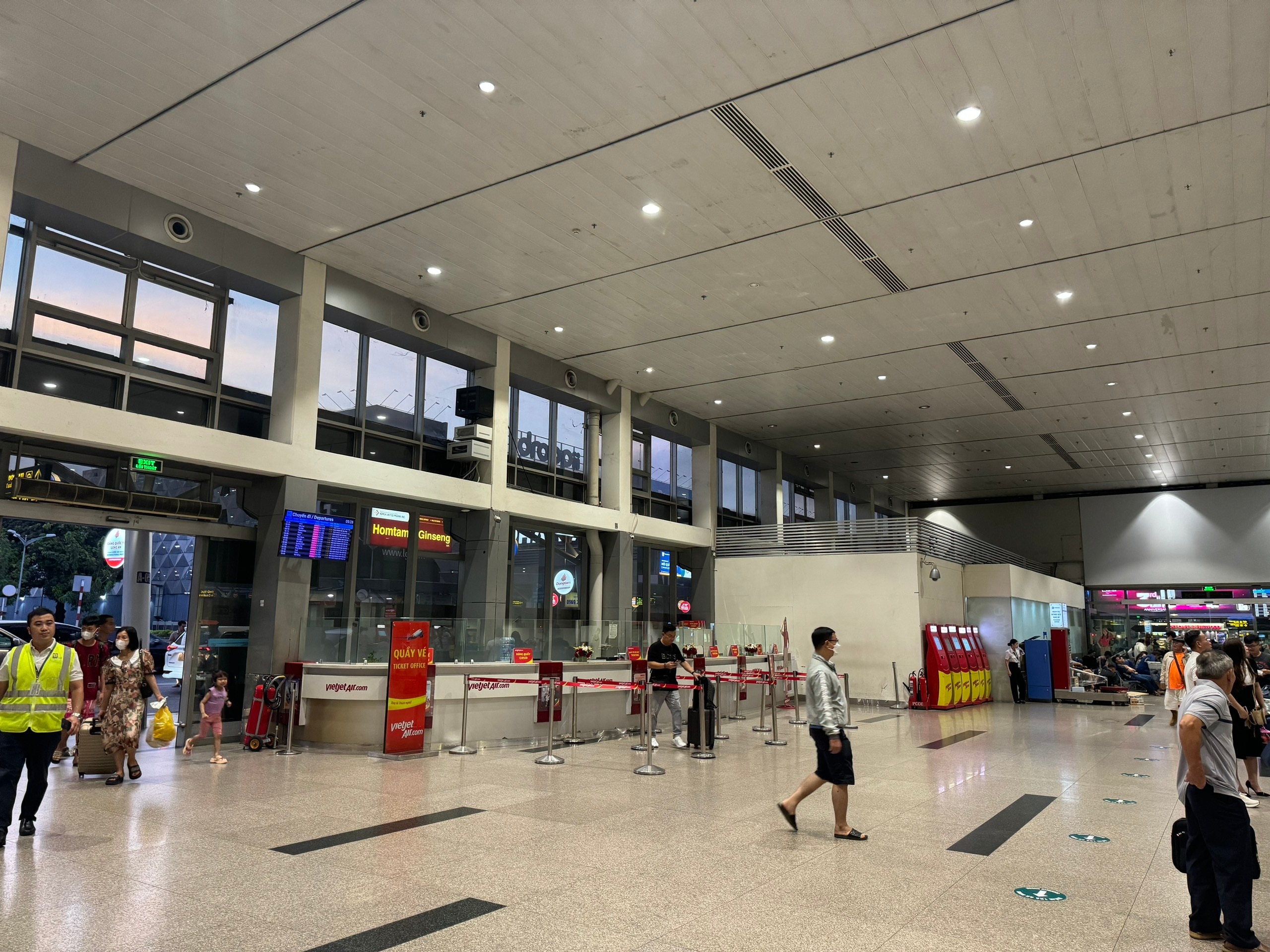 Hình ảnh khác lạ tại sân bay Tân Sơn Nhất trong ngày cuối kỳ nghỉ lễ- Ảnh 5.