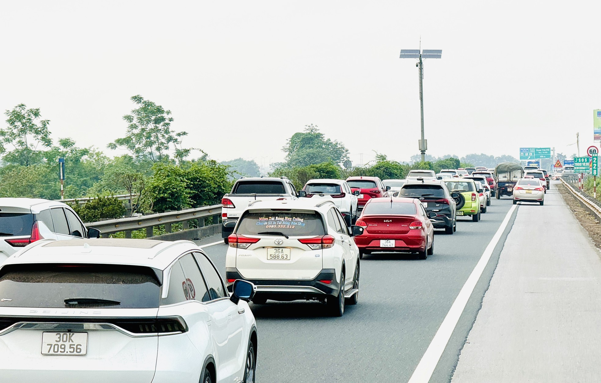 Chưa hết kỳ nghỉ lễ, cao tốc hướng về Hà Nội ùn ứ kéo dài ảnh 2