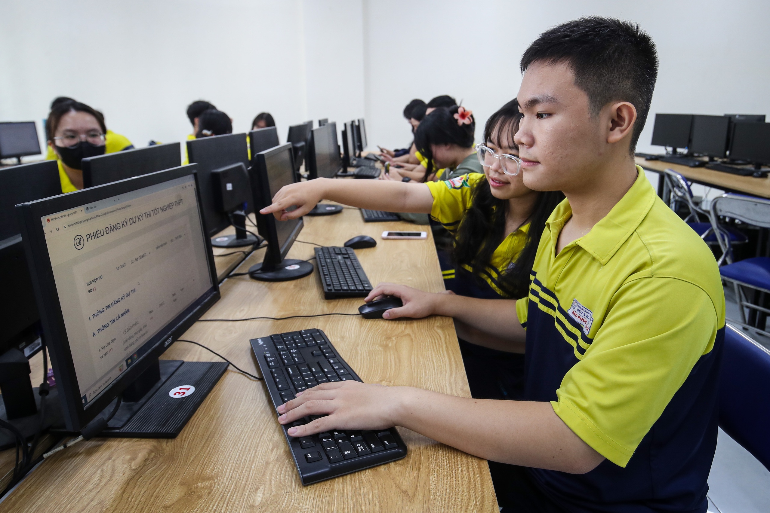 Hình ảnh ngày đầu tiên học sinh đăng ký dự thi tốt nghiệp THPT- Ảnh 2. Các trường THPT đã cấp tài khoản để học sinh đăng ký dự thi trực tuyến