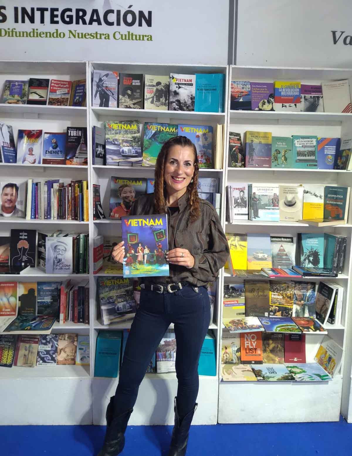 Khai trương không gian Việt NKhông gian Việt Nam tại Hội chợ sách Buenos Aires.am tại Hội chợ sách Buenos Aires ở Argentina