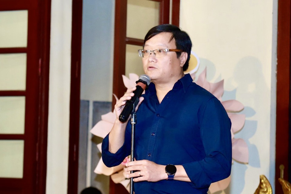 Giám tuyển của dự án nghệ thuật công cộng Nguyễn Thế Sơn phát biểu tại buổi lễ.