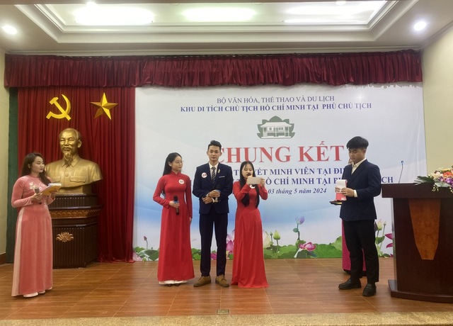 Tổ chức hội thi thuyết minh viên tại điểm Khu di tích Chủ tịch Hồ Chí Minh - Ảnh 4. Tổ chức hội thi thuyết minh viên tại điểm Khu di tích Chủ tịch Hồ Chí Minh - Ảnh 4.