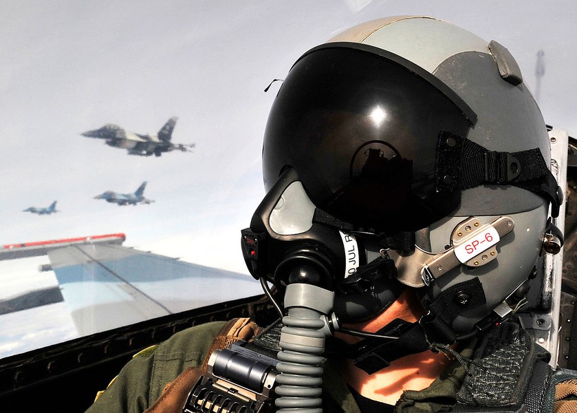 Trung tá Không quân Mỹ: Phòng không Nga sẽ dễ dàng đối phó F-16 Ukraine- Ảnh 3. Trung tá Không quân Mỹ: Phòng không Nga sẽ dễ dàng đối phó F-16 Ukraine- Ảnh 3.