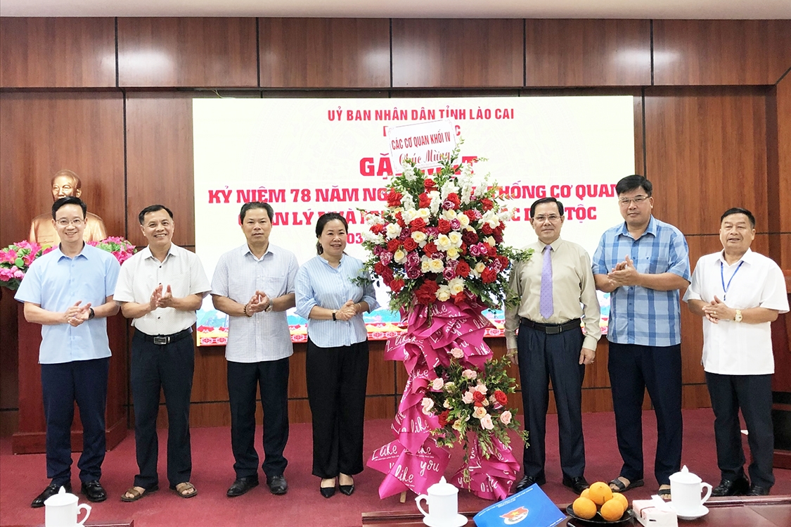 Các cơ quan, đơn vị tặng hoa chúc mừng Ban Dân tộc Lào Cai nhân kỷ niệm 78 năm Ngày truyền thống cơ quan quản lý nhà nước về công tác dân tộc Các cơ quan, đơn vị tặng hoa chúc mừng Ban Dân tộc Lào Cai nhân kỷ niệm 78 năm Ngày truyền thống cơ quan quản lý nhà nước về công tác dân tộc