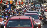 Dòng xe kẹt cứng hàng dài chờ qua Phà Cát Lái