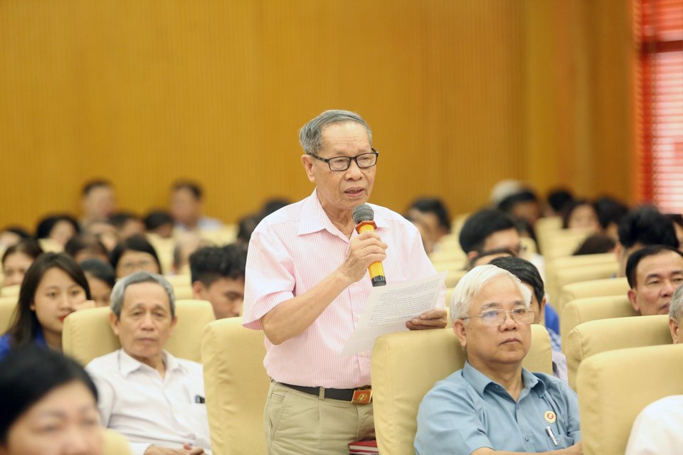 Đại diện cử tri các quận Hai Bà Trưng, Ba Đình, Đống Đa nêu ý kiến 