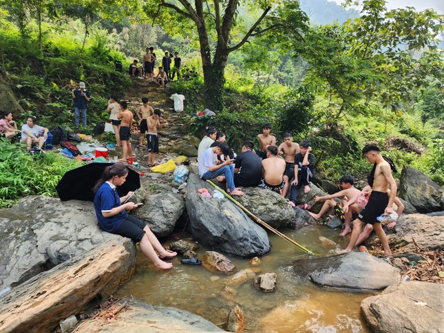 Hà Nội: Nhiều người lên núi tránh nóng dịp nghỉ lễ ảnh 9