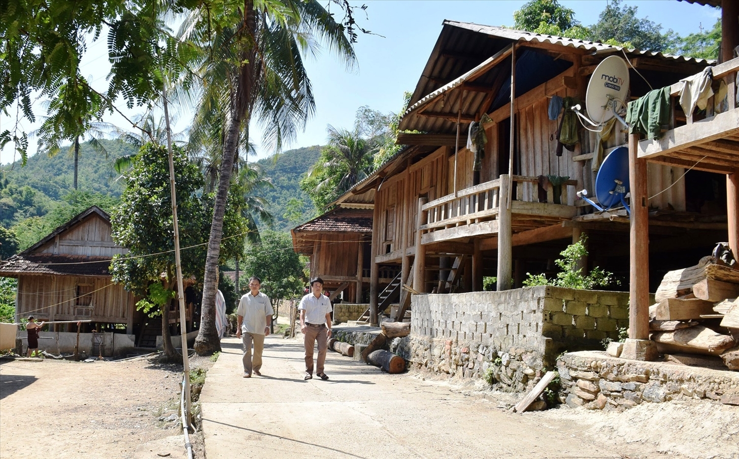 Bản Bà, xã Hữu Kiệm (huyện Kỳ Sơn) đang ngày càng khang trang, sạch đẹp nhờ triển khai Chương trình MTQG 1719 Bản Bà, xã Hữu Kiệm đang ngày càng khang trang, sạch đẹp hơn nhờ triển khai Chương trình MTQG 1719