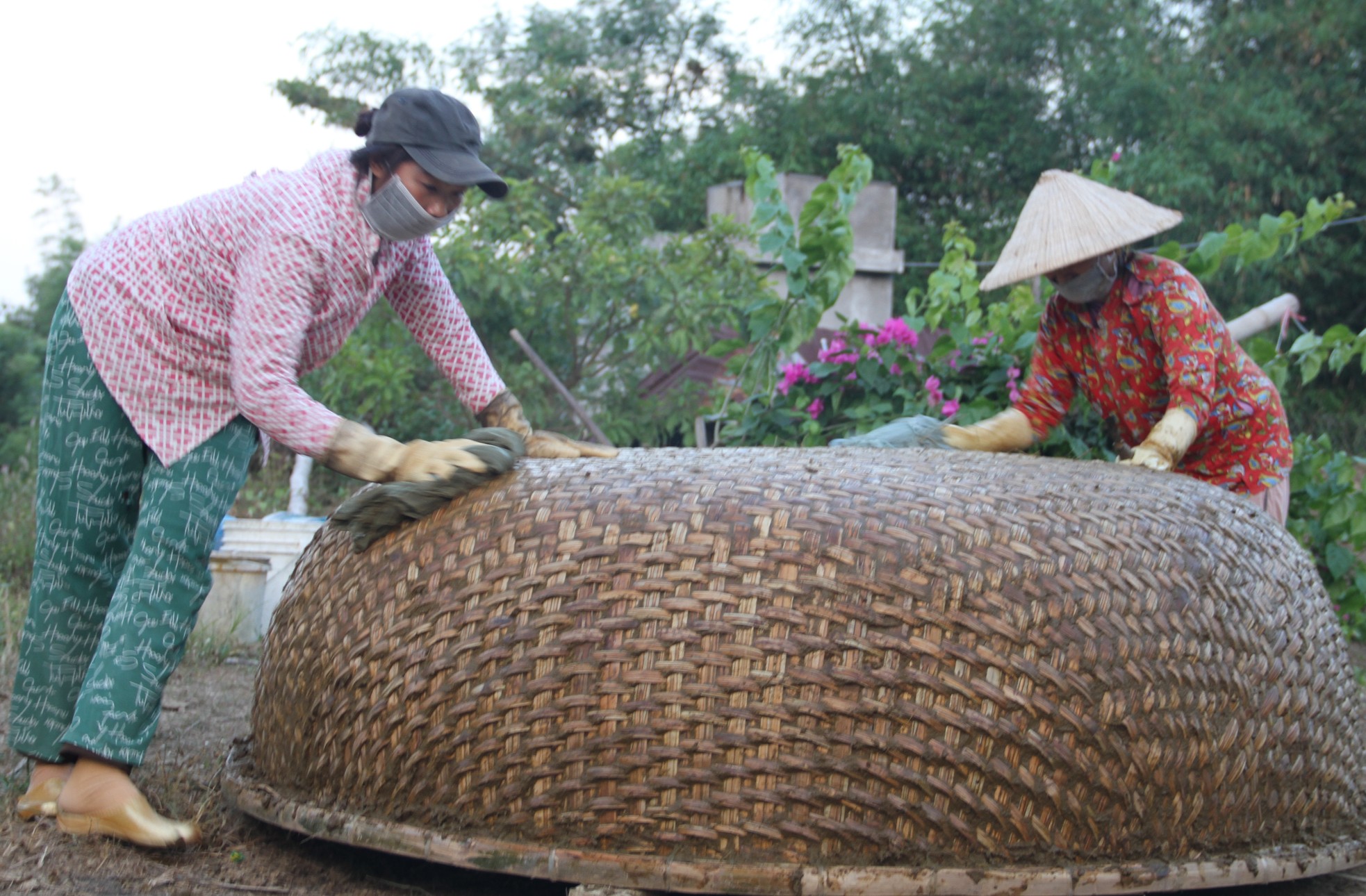 Độc đáo nghề làm thúng chai ở Phú Yên ảnh 6