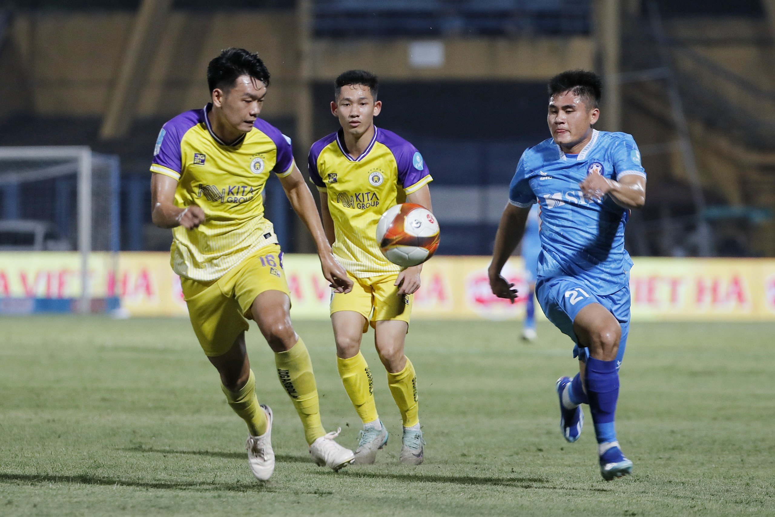 Thành Chung chơi ổn định trong màu áo CLB Hà Nội Thành Chung chơi ổn định trong màu áo CLB Hà Nội