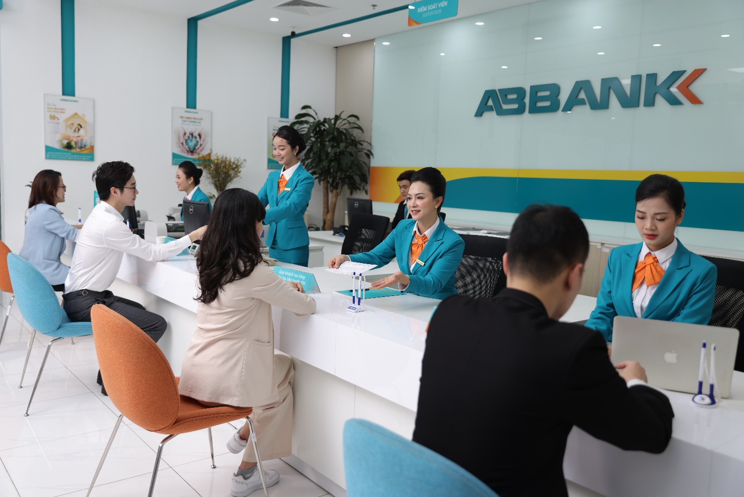 ABBANK hỗ trợ gói tín dụng với lãi suất đặc biệt ưu đãi chỉ từ 5%/năm cho các doanh nghiệp SME- Ảnh 2. ABBANK hỗ trợ gói tín dụng với lãi suất đặc biệt ưu đãi chỉ từ 5%/năm cho các doanh nghiệp SME- Ảnh 2.