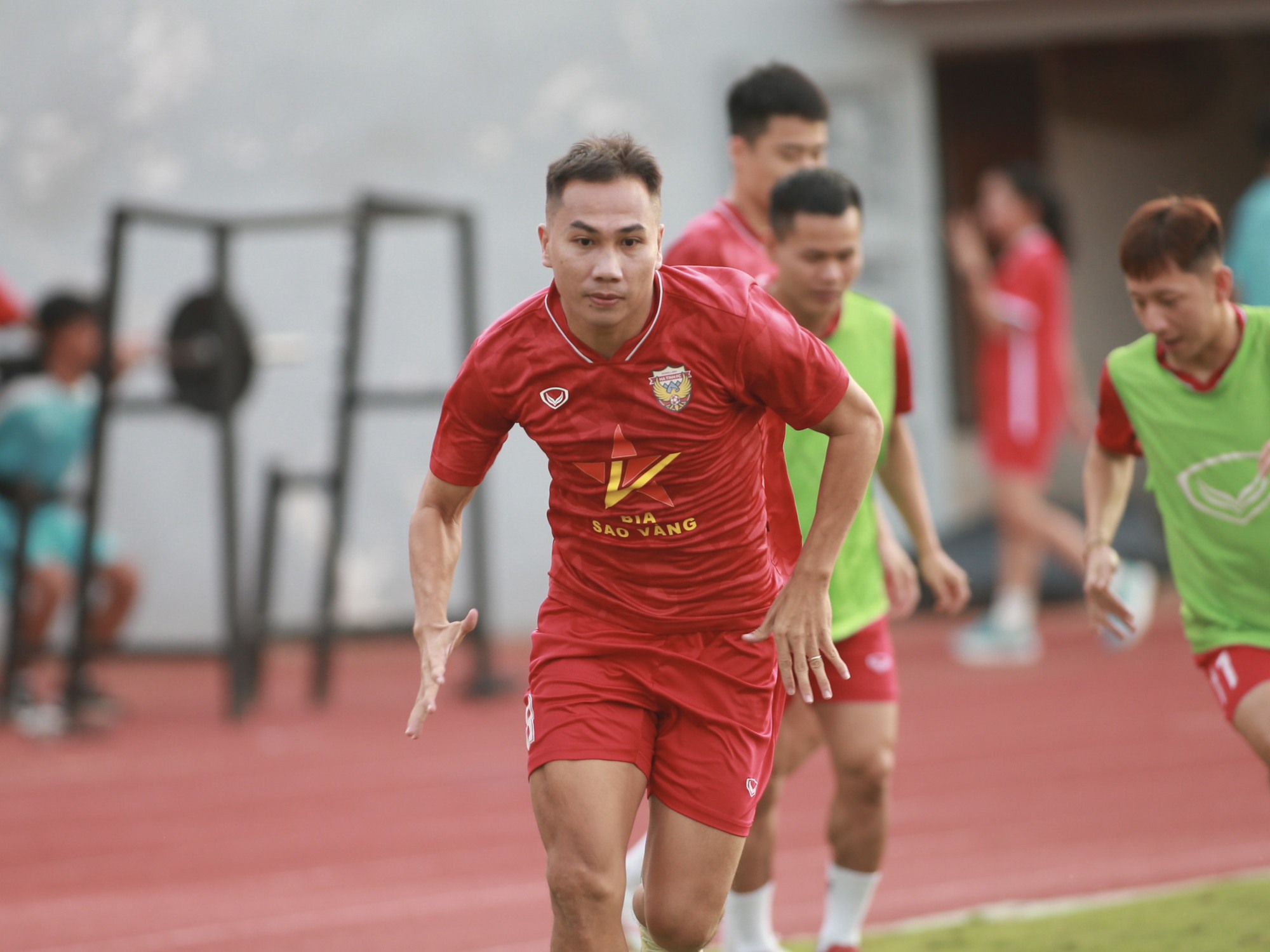 Tiền đạo Vũ Quang Nam tập trung cho trận đấu ngày 8.5