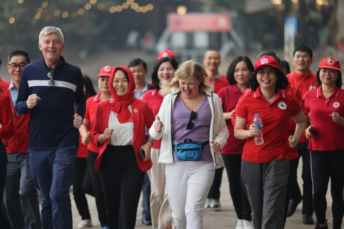 Hội viên Hội chữ Thập đỏ hưởng ứng chiến dịch chạy bộ. Ảnh: Hội chữ Thập đỏ Việt Nam