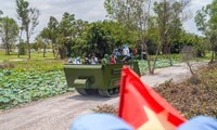 Trải nghiệm xe thiết giáp 'xuyên rừng' tránh nóng trong kỳ nghỉ lễ 30/4