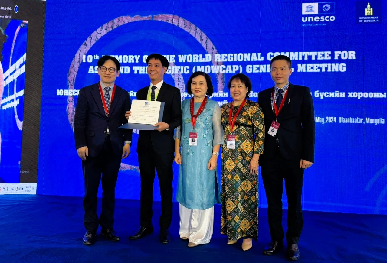 Cận cảnh cửu đỉnh - Hoàng cung Huế vừa được vinh danh Di sản tư liệu thế giới- Ảnh 2. Cận cảnh cửu đỉnh - Hoàng cung Huế vừa được vinh danh Di sản tư liệu thế giới- Ảnh 2.
