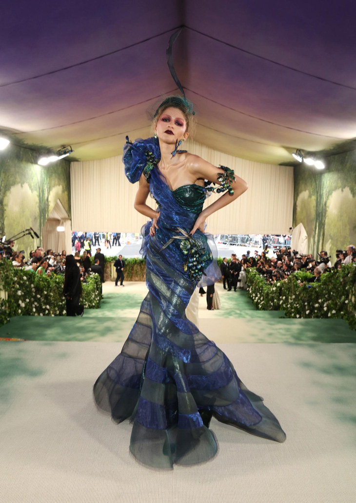 Tiệc thời trang lớn nhất hành tinh Met Gala 2024: Jennifer Lopez, Ariana Grande trong vườn cổ tích- Ảnh 6. Tiệc thời trang lớn nhất hành tinh Met Gala 2024: Jennifer Lopez, Ariana Grande trong vườn cổ tích- Ảnh 6.