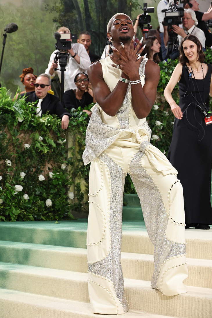Tiệc thời trang lớn nhất hành tinh Met Gala 2024: Jennifer Lopez, Ariana Grande trong vườn cổ tích- Ảnh 14. Tiệc thời trang lớn nhất hành tinh Met Gala 2024: Jennifer Lopez, Ariana Grande trong vườn cổ tích- Ảnh 14.