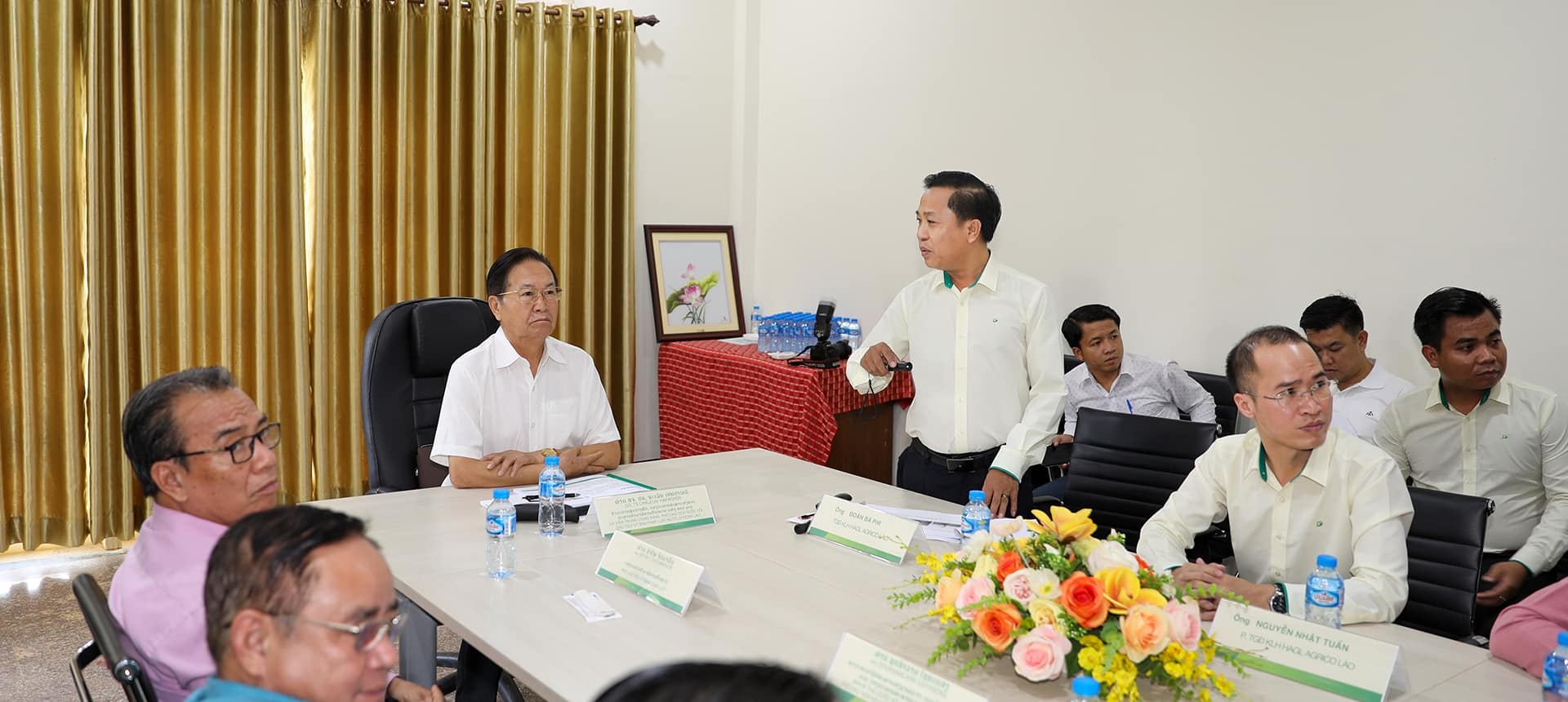Ông Đoàn Bá Phi - TGĐ KLH HAGL AGRICO Lào giới thiệu dự án kinh doanh của Tập đoàn tại Lào