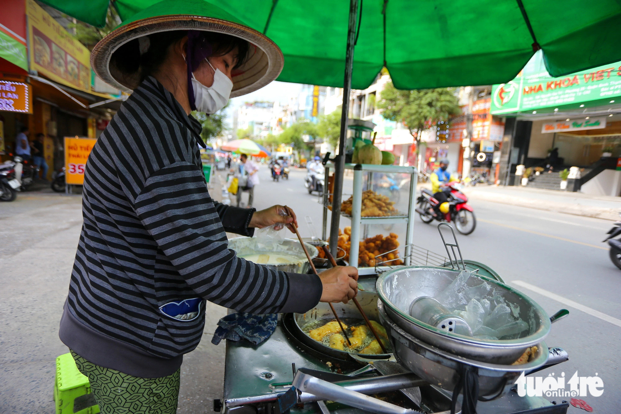 Các món sử dụng nhiều dầu mỡ như chuối chiên... cũng tiềm ẩn nguy cơ mất an toàn vệ sinh thực phẩm