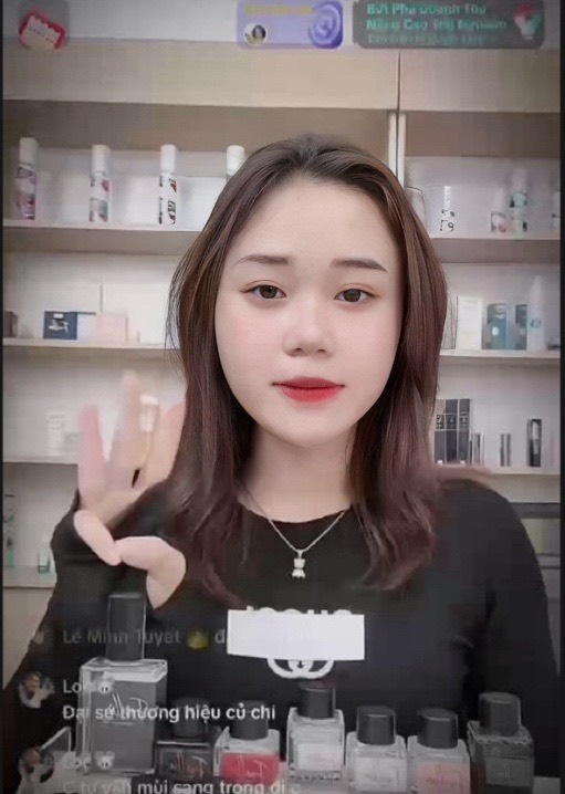 Nữ sinh viên năm 2 kiếm hơn 100 triệu đồng/tháng bằng cách nào?- Ảnh 2. Nhờ chăm chỉ và nỗ lực làm việc, Minh Tuyết đã có thu nhập
