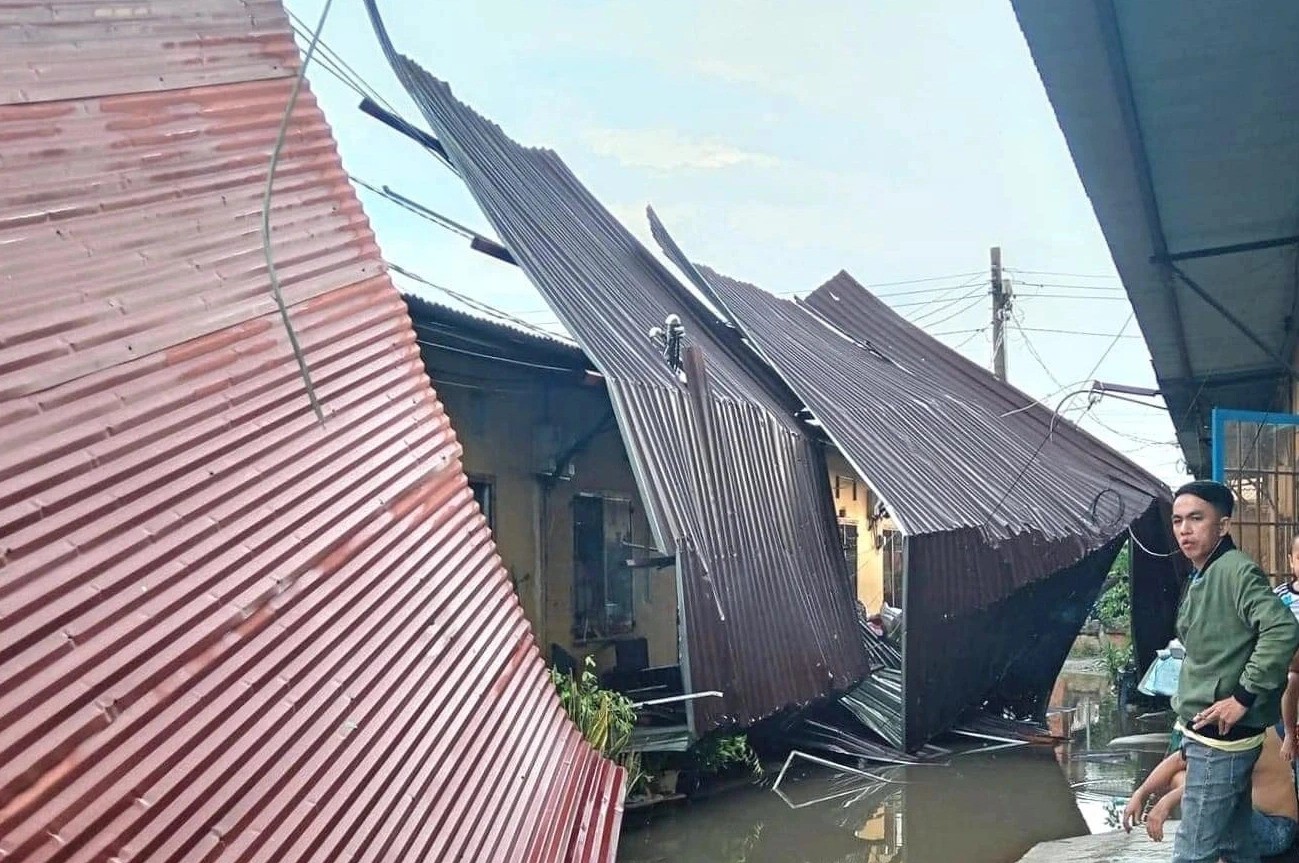 Hình ảnh loạt nhà dân bị tốc mái sau mưa lớn ở Đồng Nai ảnh 3
