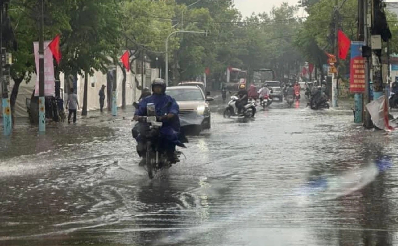 Hình ảnh loạt nhà dân bị tốc mái sau mưa lớn ở Đồng Nai ảnh 5