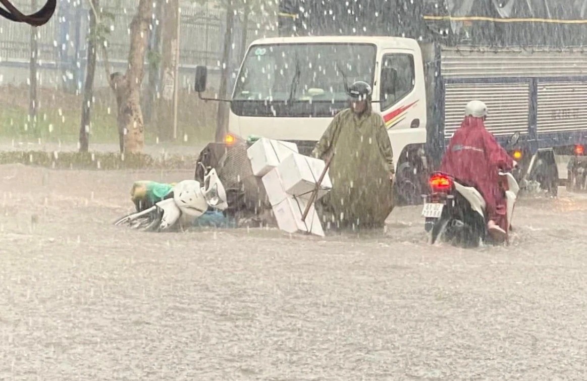 Hình ảnh loạt nhà dân bị tốc mái sau mưa lớn ở Đồng Nai ảnh 7