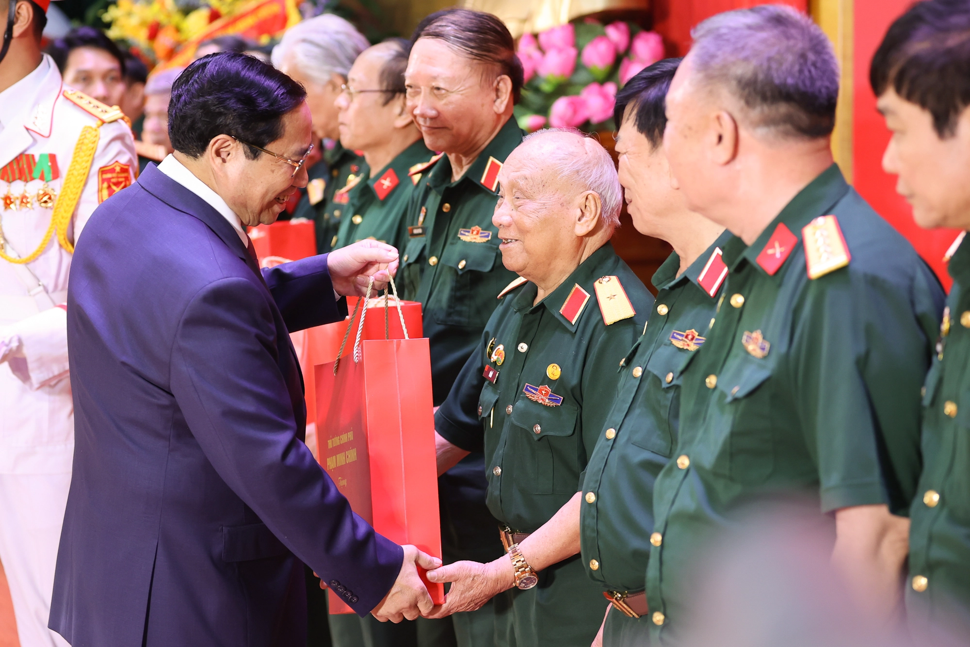 Thủ tướng: Binh đoàn 12 cần tham gia dự án đường sắt tốc độ cao, cảng biển lớn…- Ảnh 2. Thủ tướng: Binh đoàn 12 cần tham gia dự án đường sắt tốc độ cao, cảng biển lớn…- Ảnh 2.