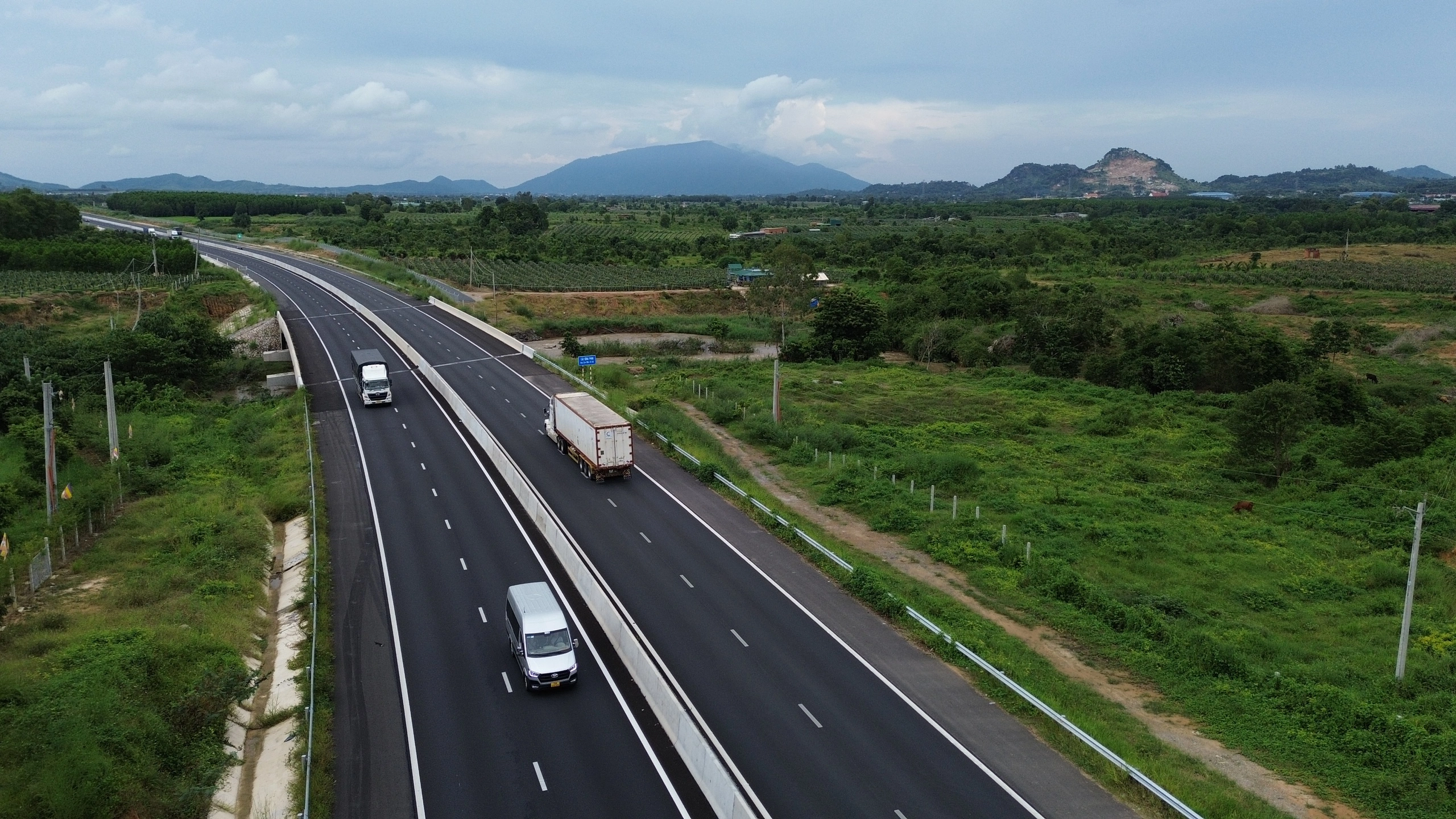 Hoàn trả 38 tuyến đường dân sinh mượn thi công cao tốc ở Bình Thuận- Ảnh 3. Hoàn trả 38 tuyến đường dân sinh mượn thi công cao tốc ở Bình Thuận- Ảnh 3.