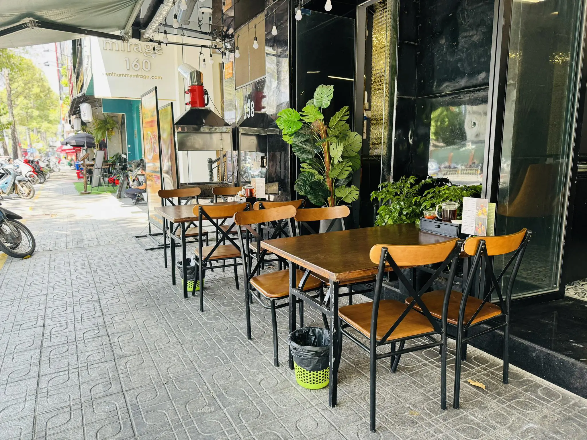 TP.HCM: Trả phí thuê vỉa hè, người dân thoát cảnh nơm nớp chạy trốn nhân viên đô thị- Ảnh 4. TP.HCM: Trả phí thuê vỉa hè, người dân thoát cảnh nơm nớp chạy trốn nhân viên đô thị- Ảnh 4.