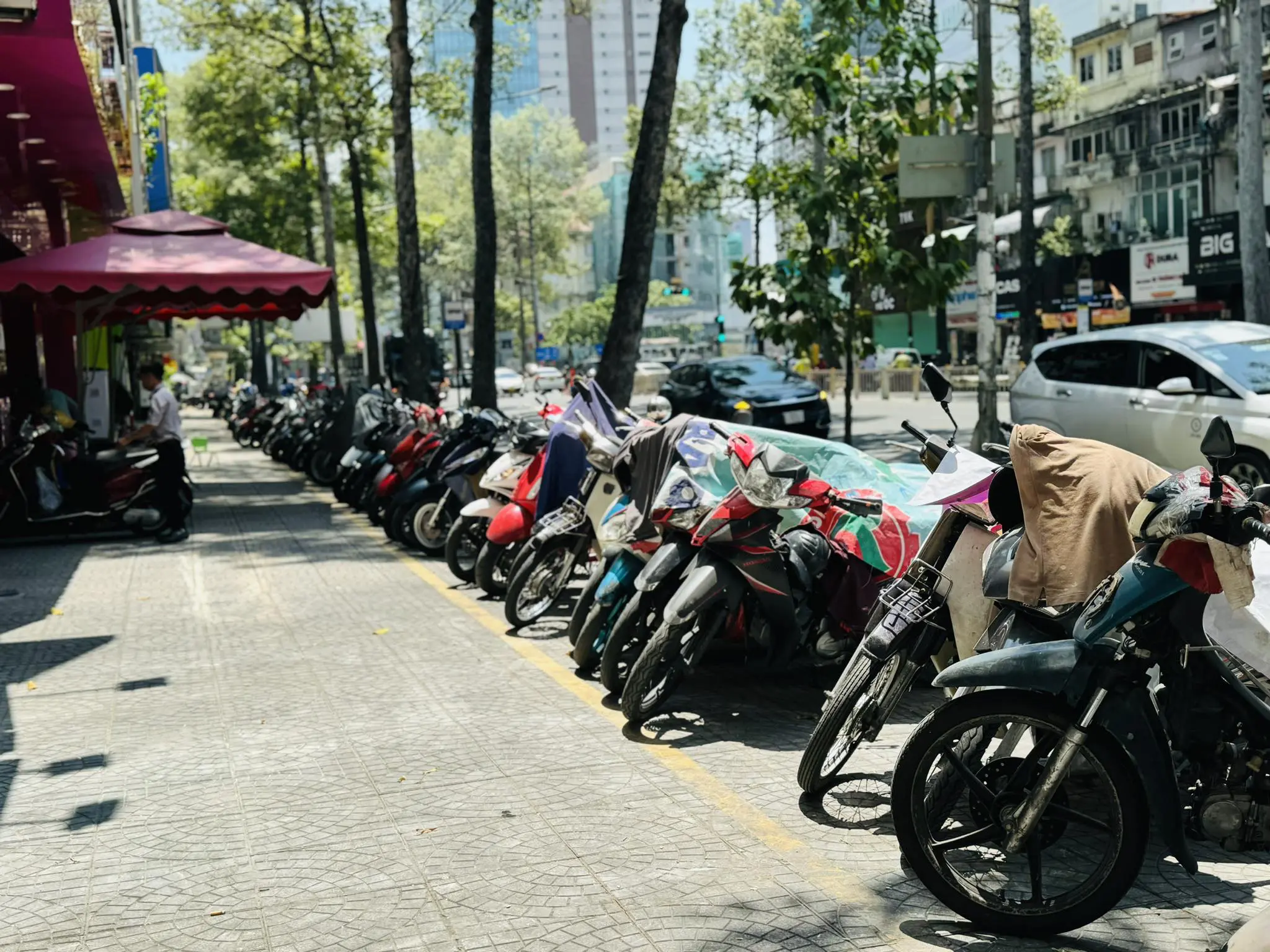 TP.HCM: Trả phí thuê vỉa hè, người dân thoát cảnh nơm nớp chạy trốn nhân viên đô thị- Ảnh 6. TP.HCM: Trả phí thuê vỉa hè, người dân thoát cảnh nơm nớp chạy trốn nhân viên đô thị- Ảnh 6.