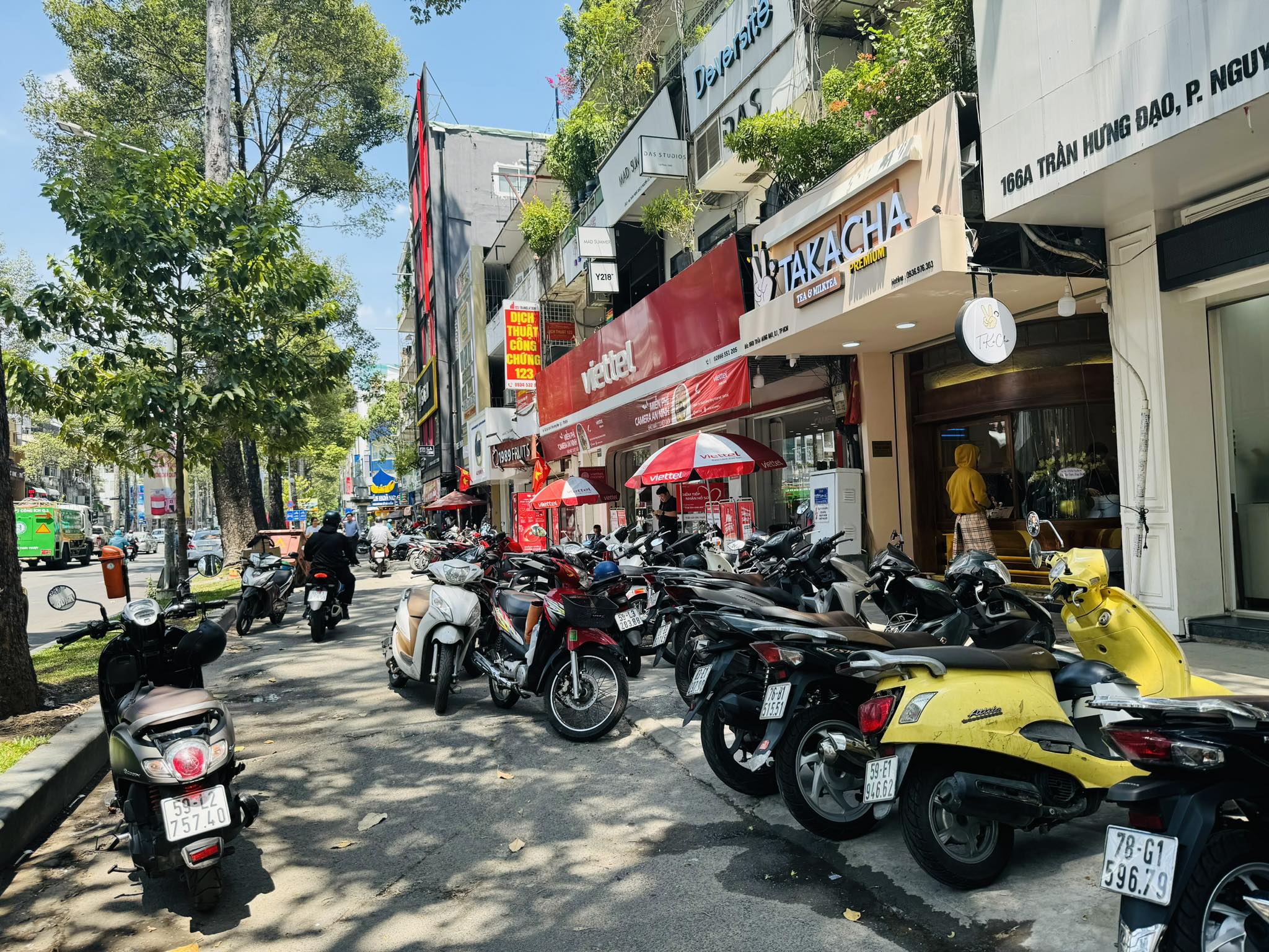 TP.HCM: Trả phí thuê vỉa hè, người dân thoát cảnh nơm nớp chạy trốn nhân viên đô thị- Ảnh 8. TP.HCM: Trả phí thuê vỉa hè, người dân thoát cảnh nơm nớp chạy trốn nhân viên đô thị- Ảnh 8.