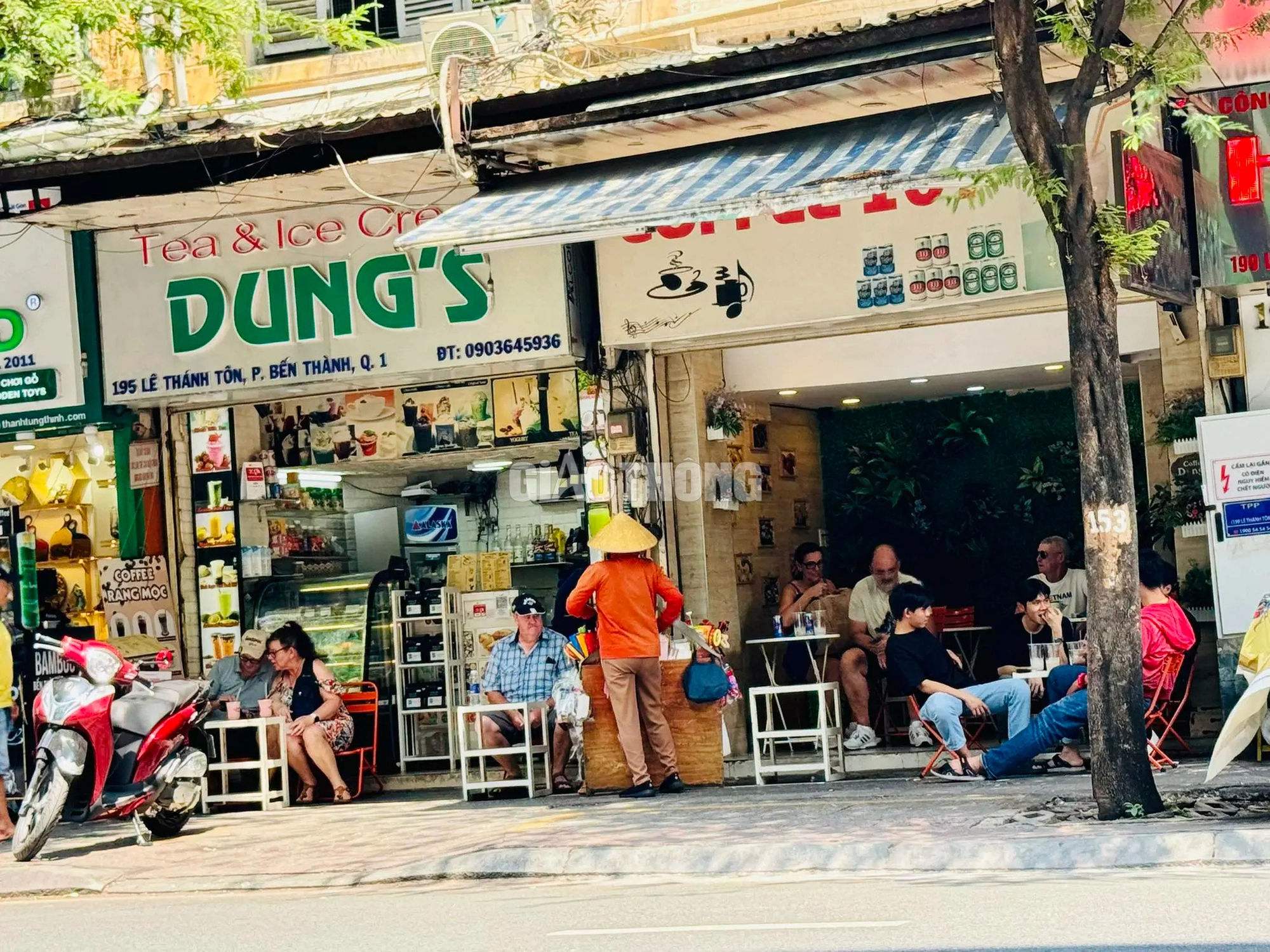 TP.HCM: Trả phí thuê vỉa hè, người dân thoát cảnh nơm nớp chạy trốn nhân viên đô thị- Ảnh 19. TP.HCM: Trả phí thuê vỉa hè, người dân thoát cảnh nơm nớp chạy trốn nhân viên đô thị- Ảnh 19.