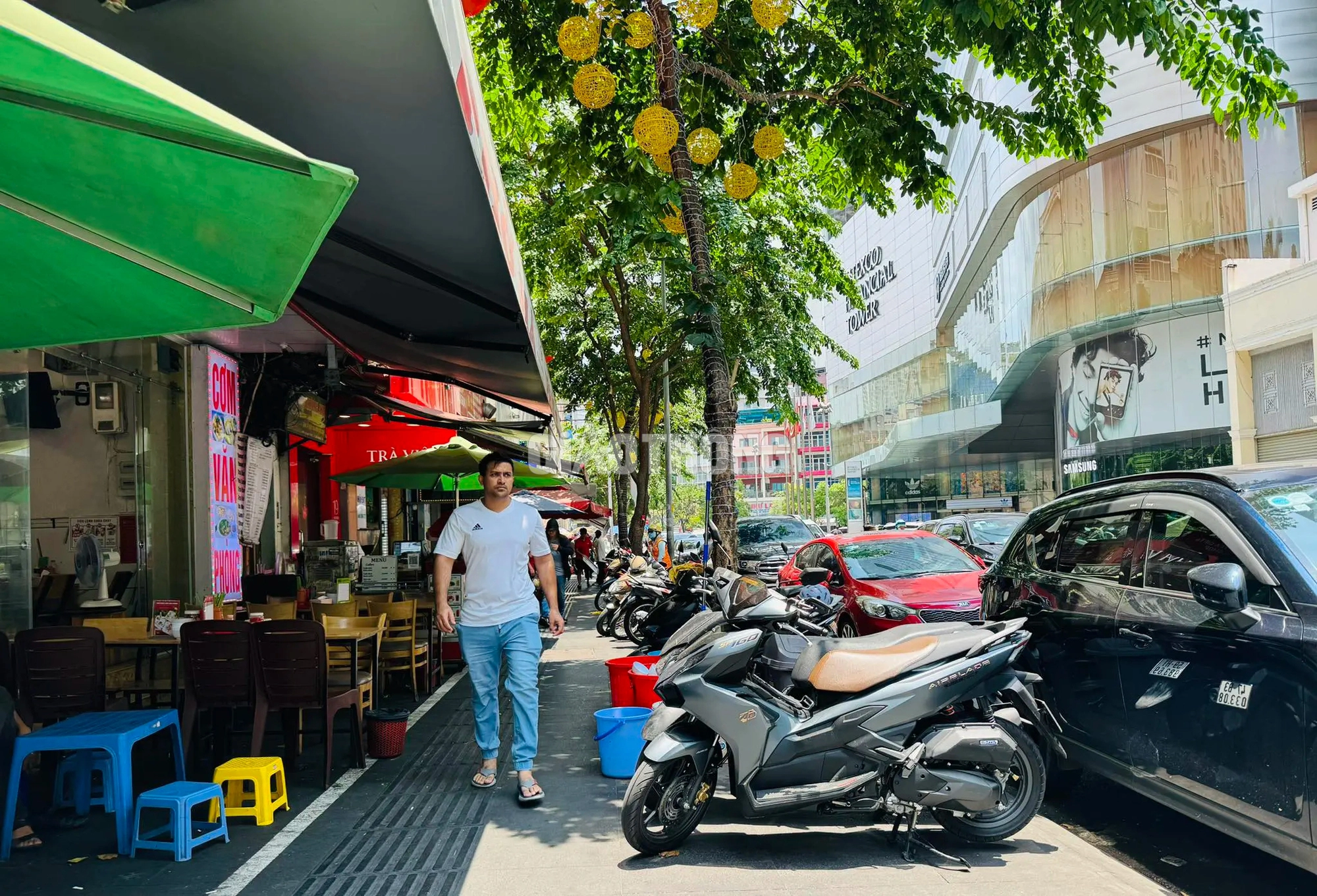 TP.HCM: Trả phí thuê vỉa hè, người dân thoát cảnh nơm nớp chạy trốn nhân viên đô thị- Ảnh 18. TP.HCM: Trả phí thuê vỉa hè, người dân thoát cảnh nơm nớp chạy trốn nhân viên đô thị- Ảnh 18.