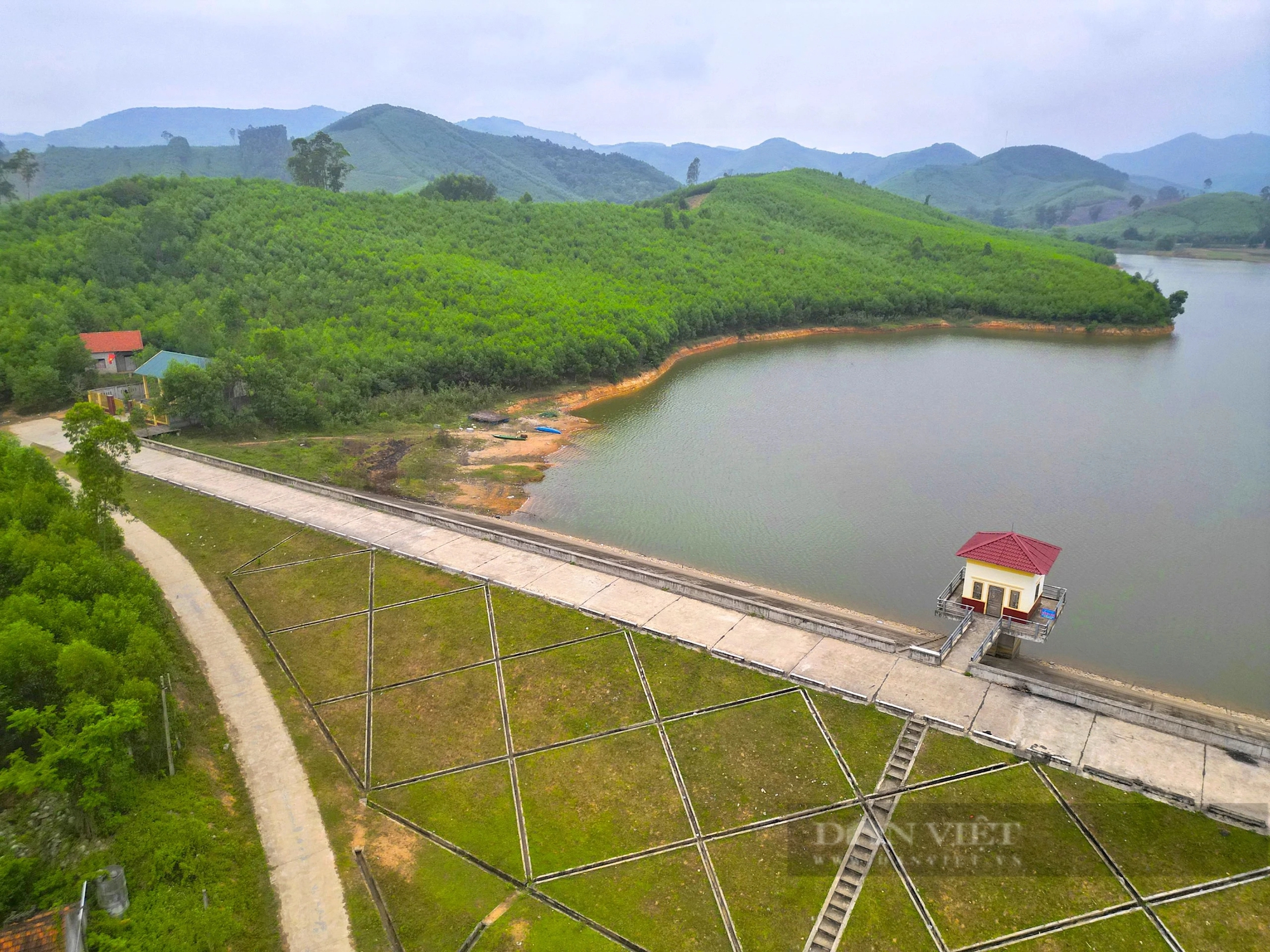 Mãn nhãn cảnh đẹp được ví như “vịnh Hạ Long thu nhỏ” ở miền quê lúa Yên Thành, Nghệ An- Ảnh 3.