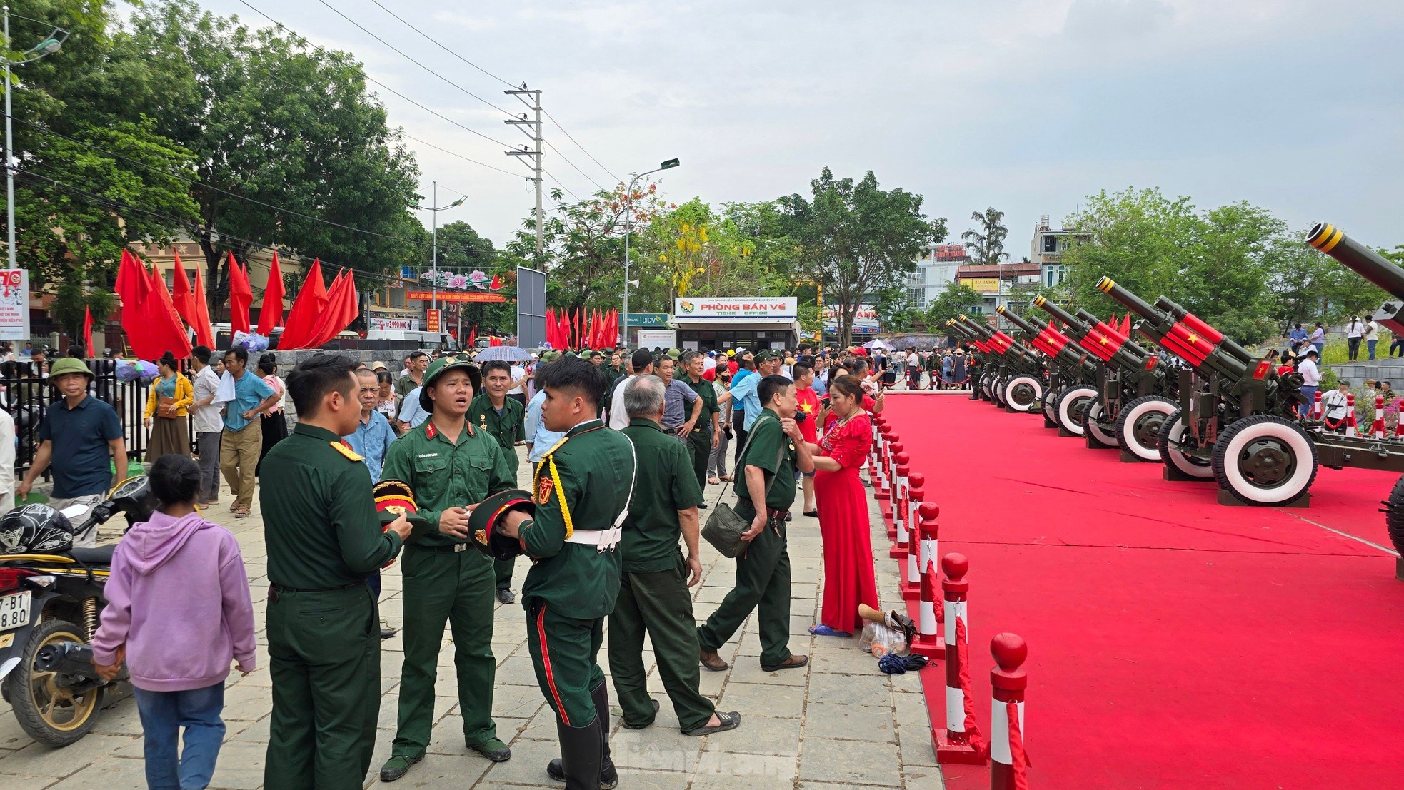 Di tích lịch sử trên khắp Điện Biên đón lượng khách tham quan kỷ lục sau lễ kỷ niệm 70 năm ảnh 3